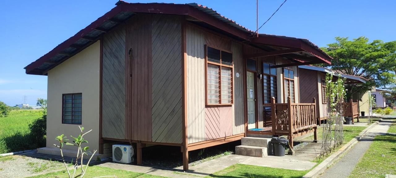 Tamteh Homestay Ayer Hitam Exteriér fotografie
